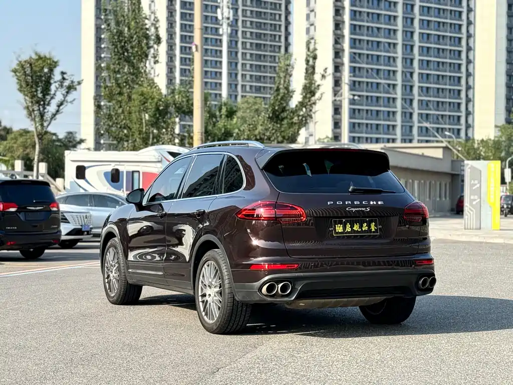 Porsche Cayenne 2016 — фото 19