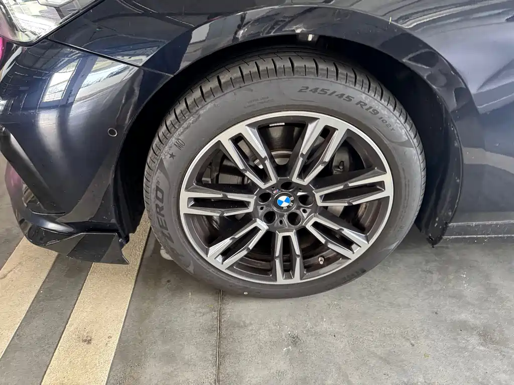 BMW 5 Series 2025
