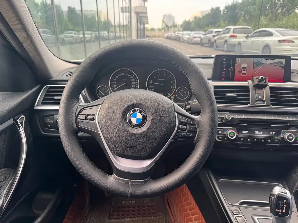 BMW 3 Series 2019 — фото 15