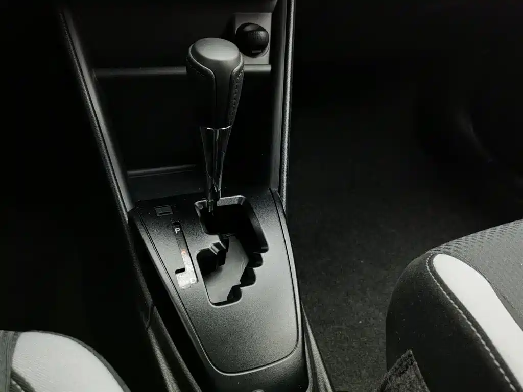Toyota Yaris L 2020 — фото 13