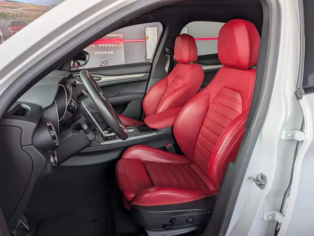 Alfa Romeo Stelvio 2024 — фото 16