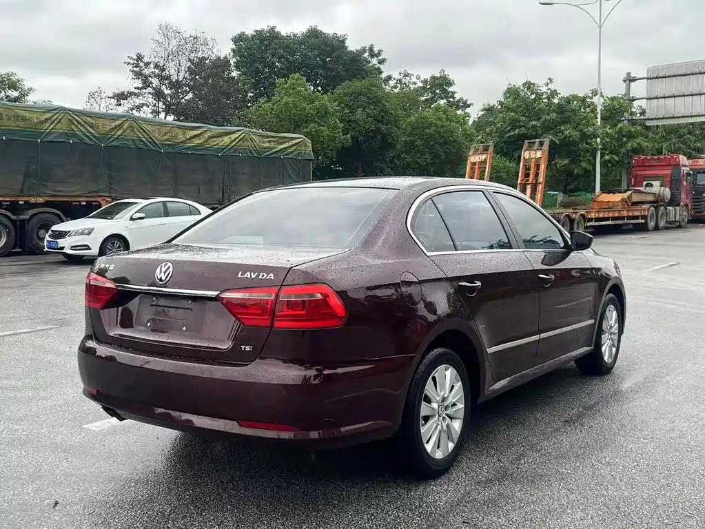 Volkswagen Lavida 2013