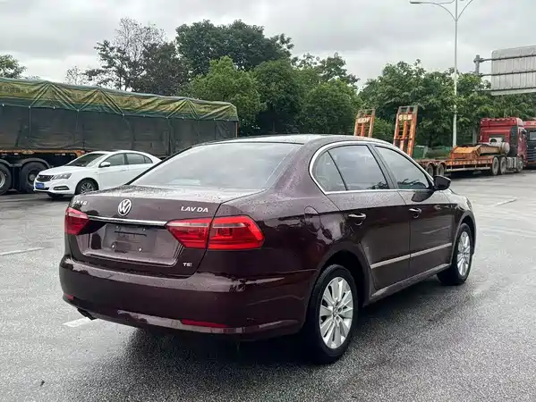 Volkswagen Lavida 2013