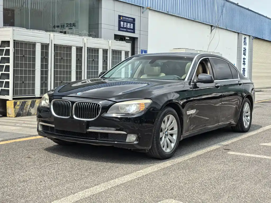 BMW 7 Series 2010 — фото 1