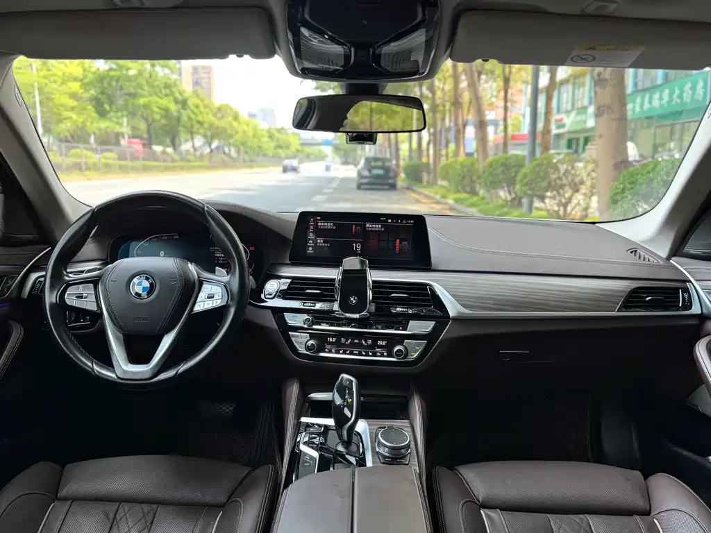 BMW 5 Series 2019 — фото 7