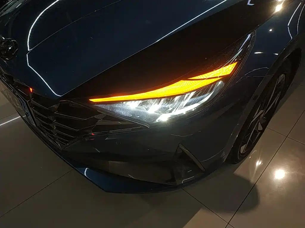 Hyundai Elantra 2021 — фото 24