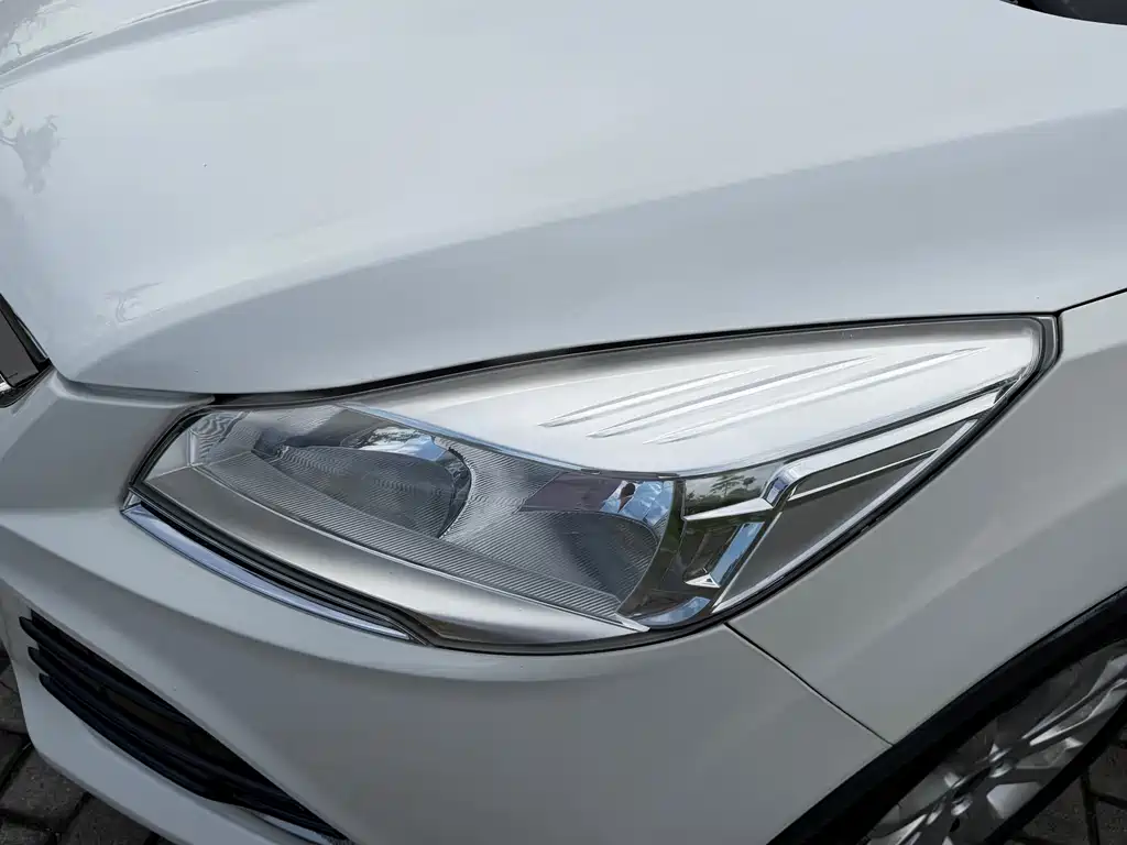 Ford Kuga 2016 — фото 24