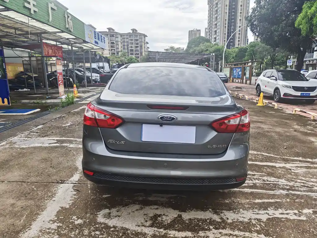 Ford Focus 2014 — фото 15