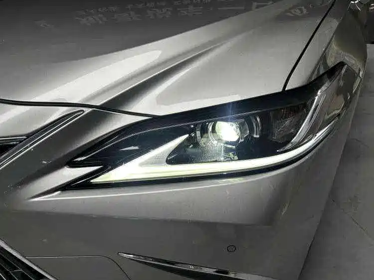 Lexus ES 2022