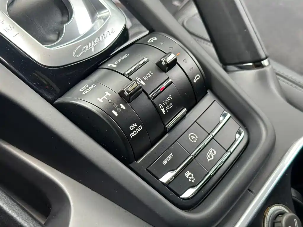 Porsche Cayenne 2016 — фото 15