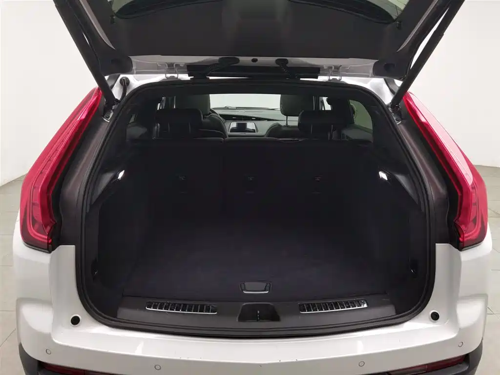 Cadillac XT4 2020 — фото 16