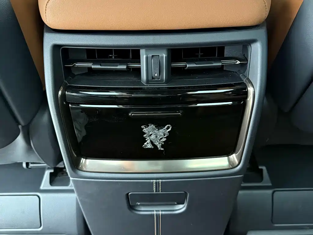Toyota Alphard 2023 — фото 18