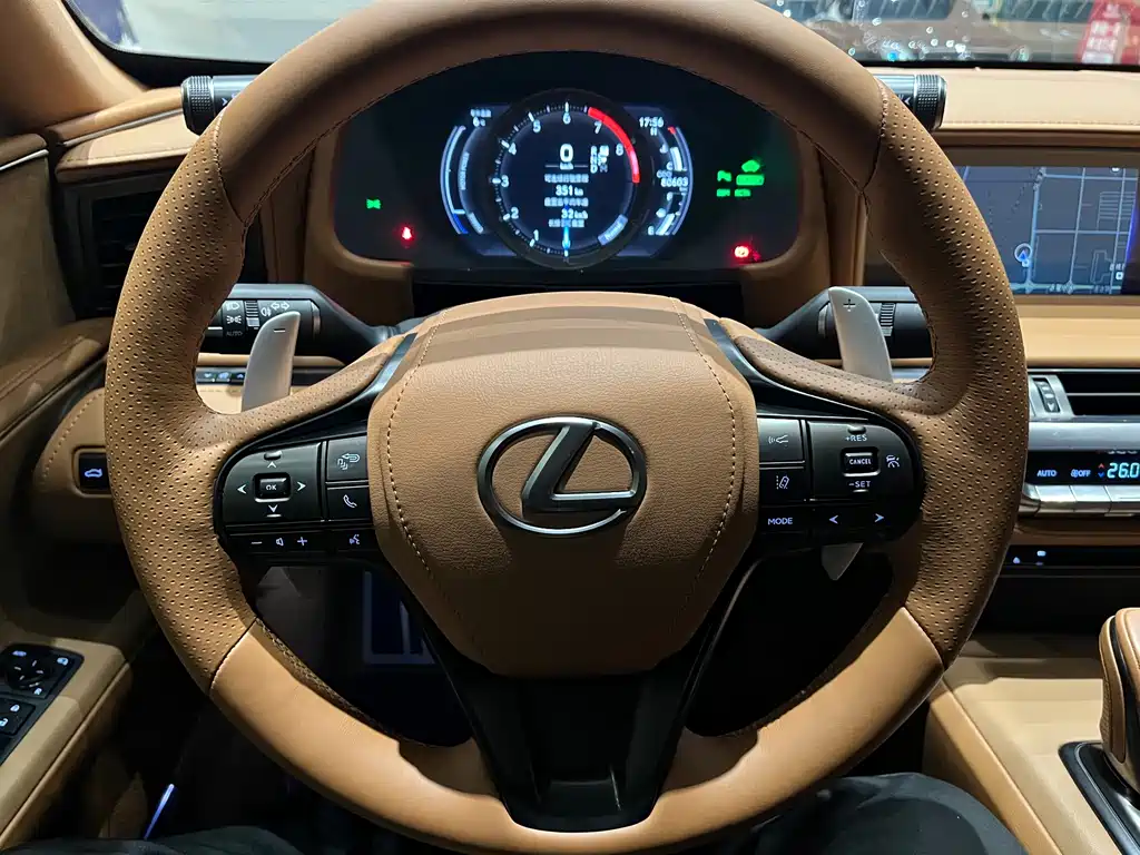 Lexus LC 2019 — фото 9