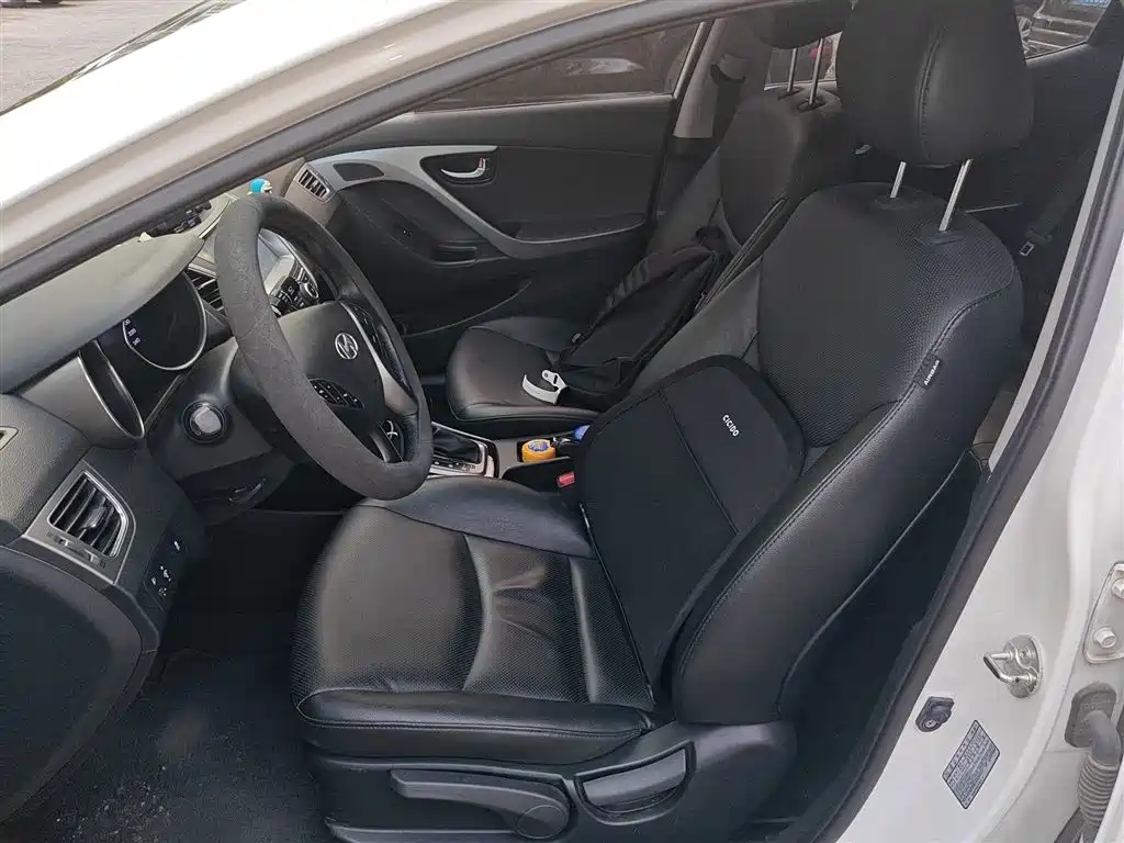 Hyundai Elantra Langdong 2015 — фото 8