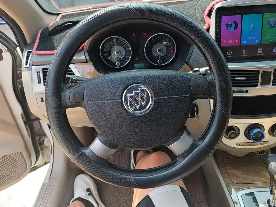 Buick Excelle 2015 — фото 15