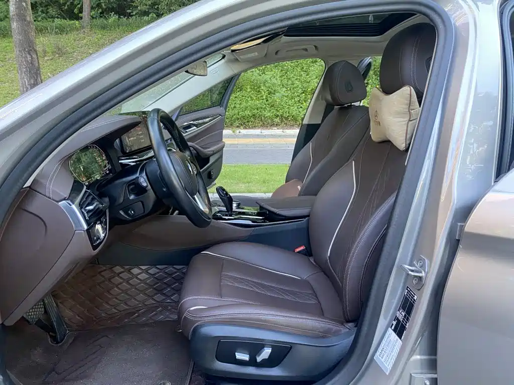 BMW 5 Series 2023 — фото 14