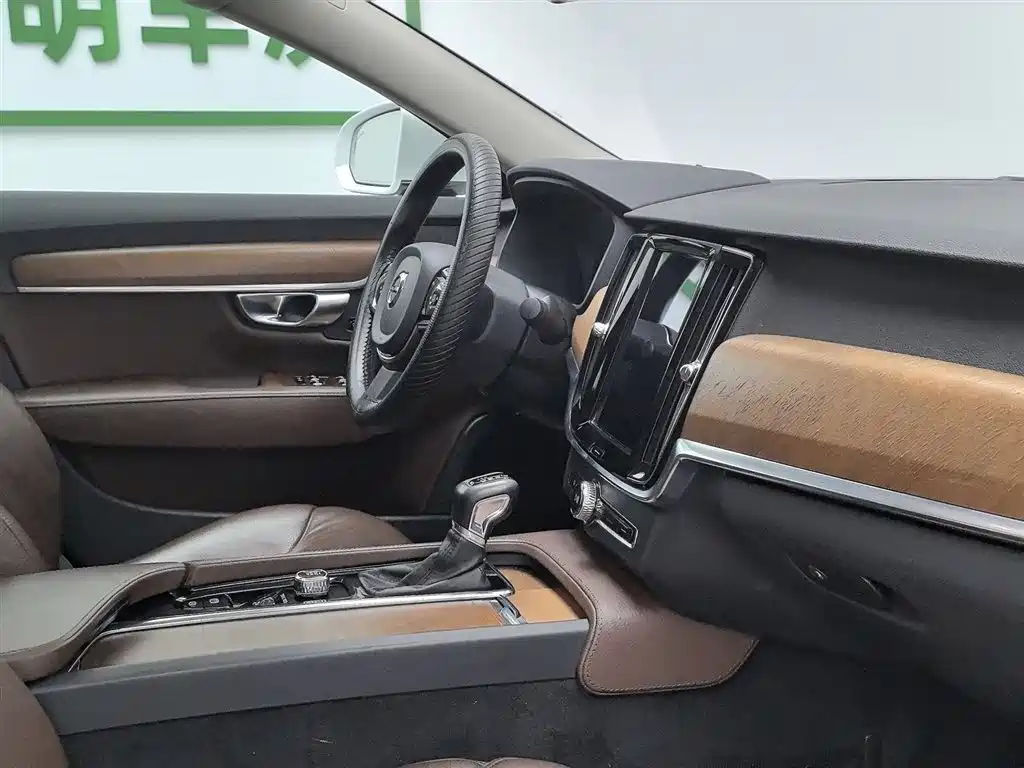 Volvo S90 2017 — фото 22