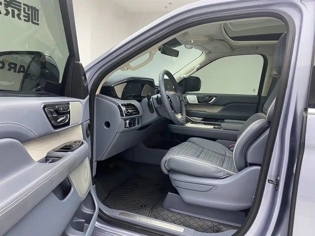 Lincoln Navigator 2023 — фото 17