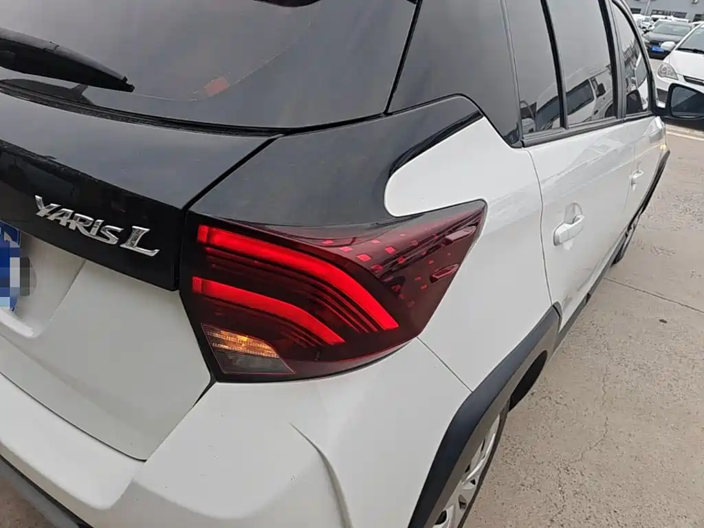 Toyota Yaris L 2020 — фото 8