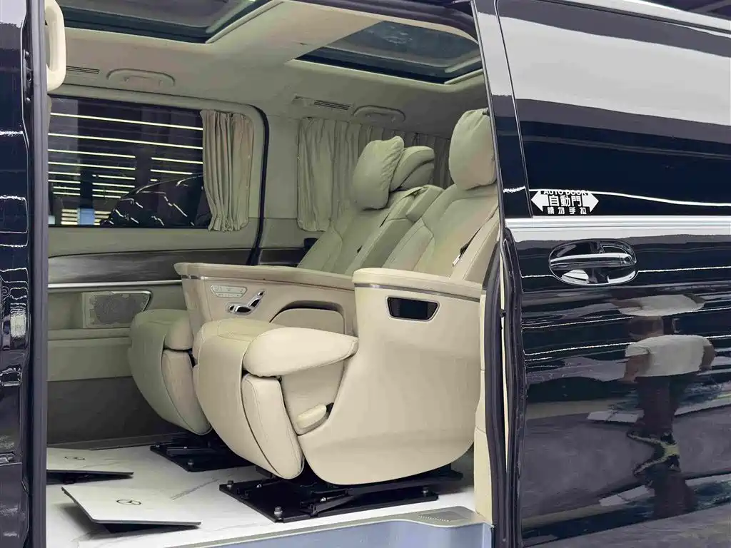 Mercedes-Benz V-Class 2022 — фото 10