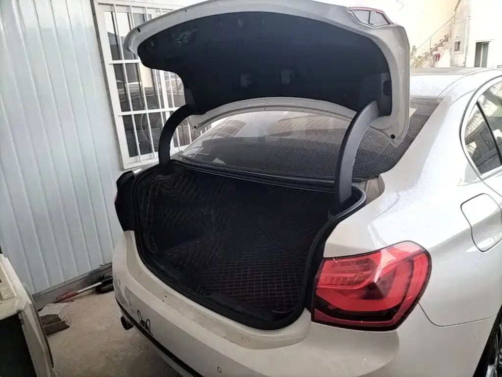 BMW 1 Series 2017 — фото 19