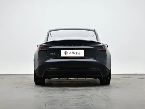 Tesla Model 3 2024