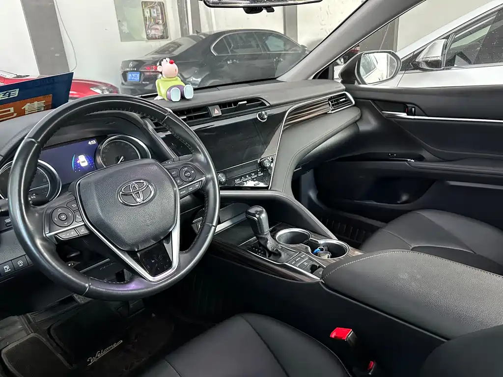Toyota Camry 2019 — фото 11