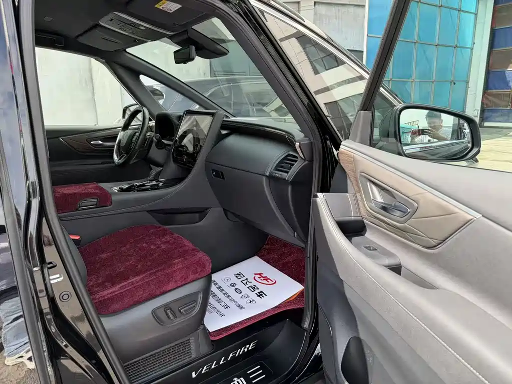 Toyota Vellfire 2023 — фото 10