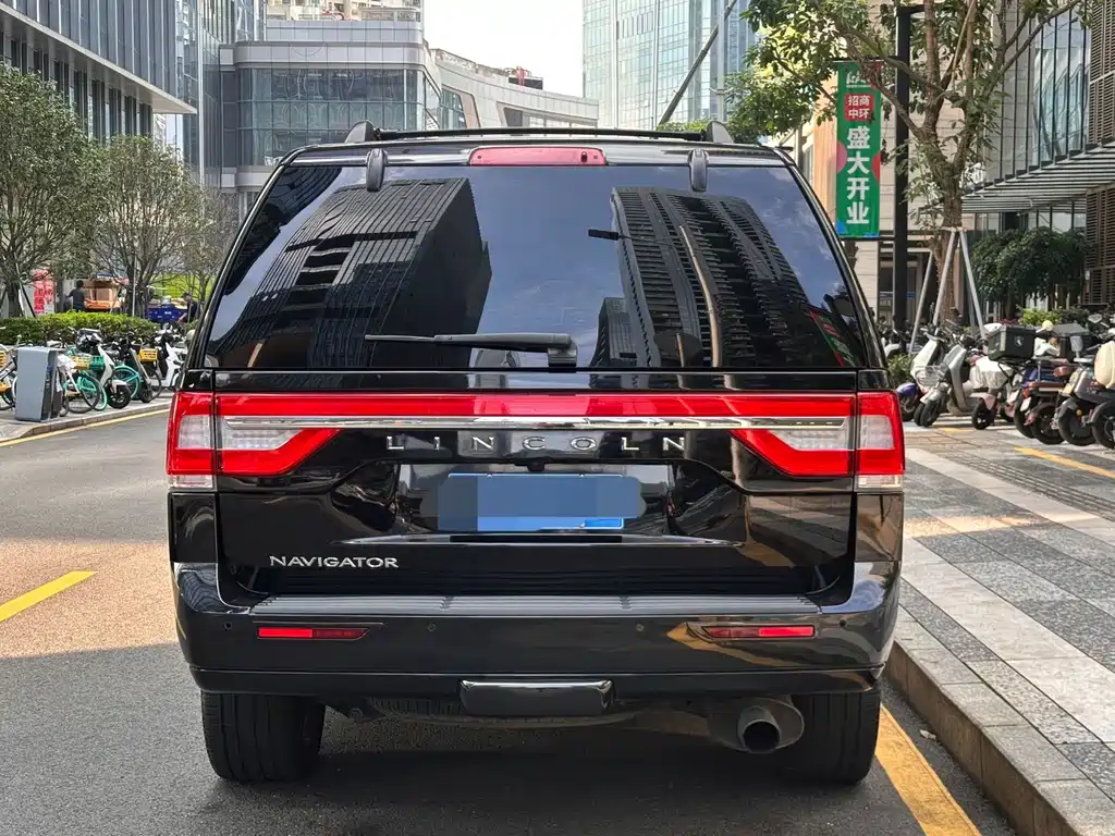 Lincoln Navigator 2018 — фото 16