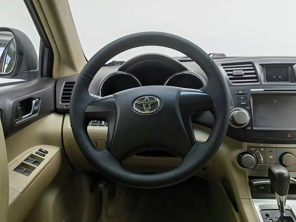 Toyota Highlander 2012 — фото 11
