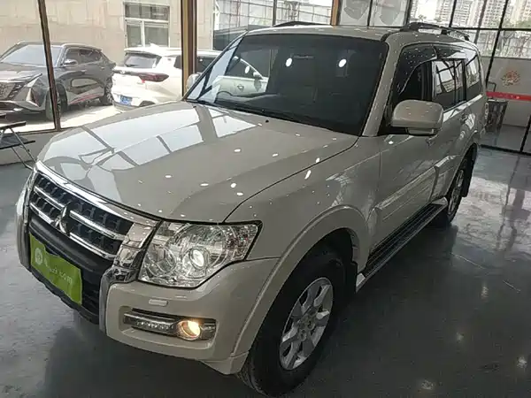 Mitsubishi Pajero 2018
