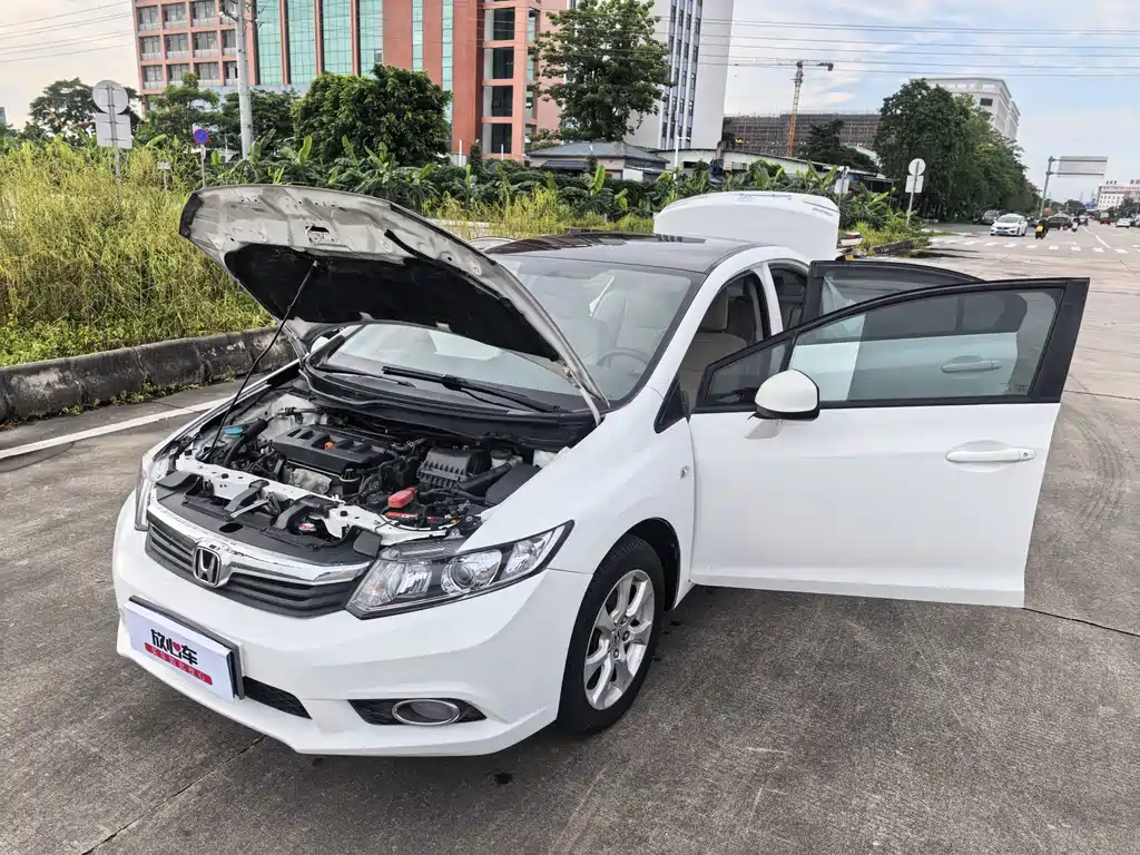 Honda Civic 2013 — фото 10