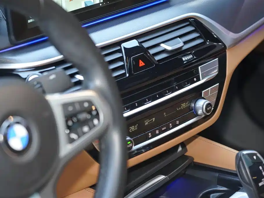 BMW 5 Series 2023 — фото 13