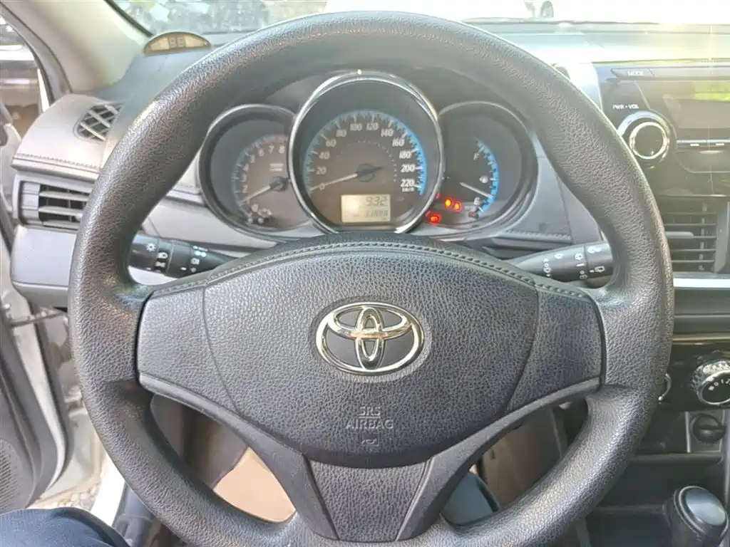 Toyota Yaris L 2019 — фото 11