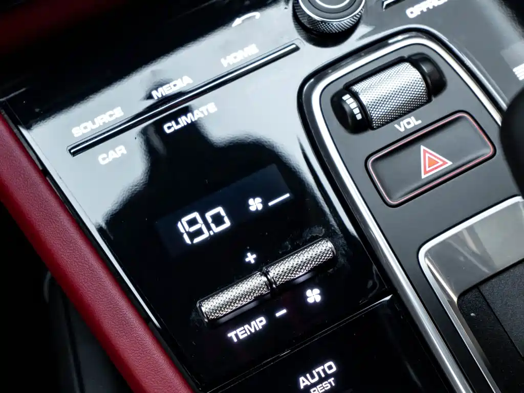 Porsche Cayenne 2023 — фото 19