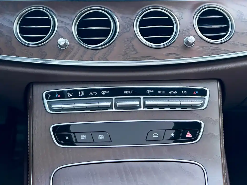 Mercedes-Benz E-Class 2021 — фото 14