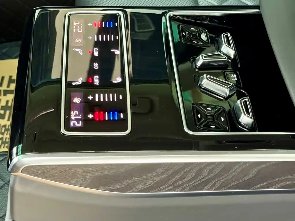 Audi A8 2021 — фото 16