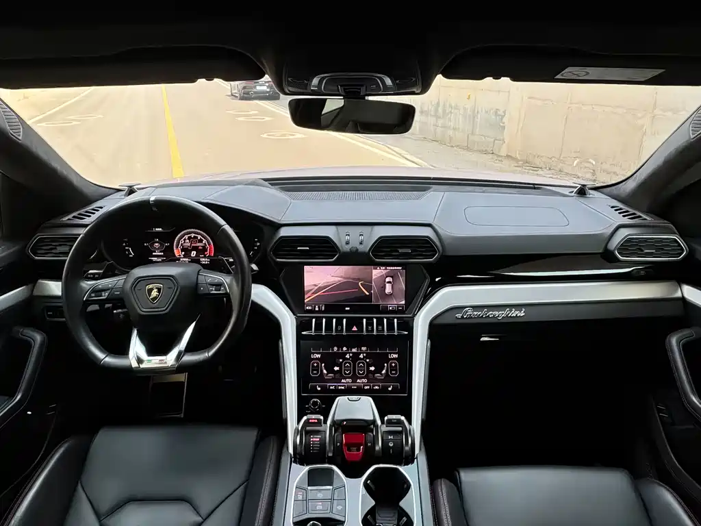 Lamborghini Urus 2019 — фото 10