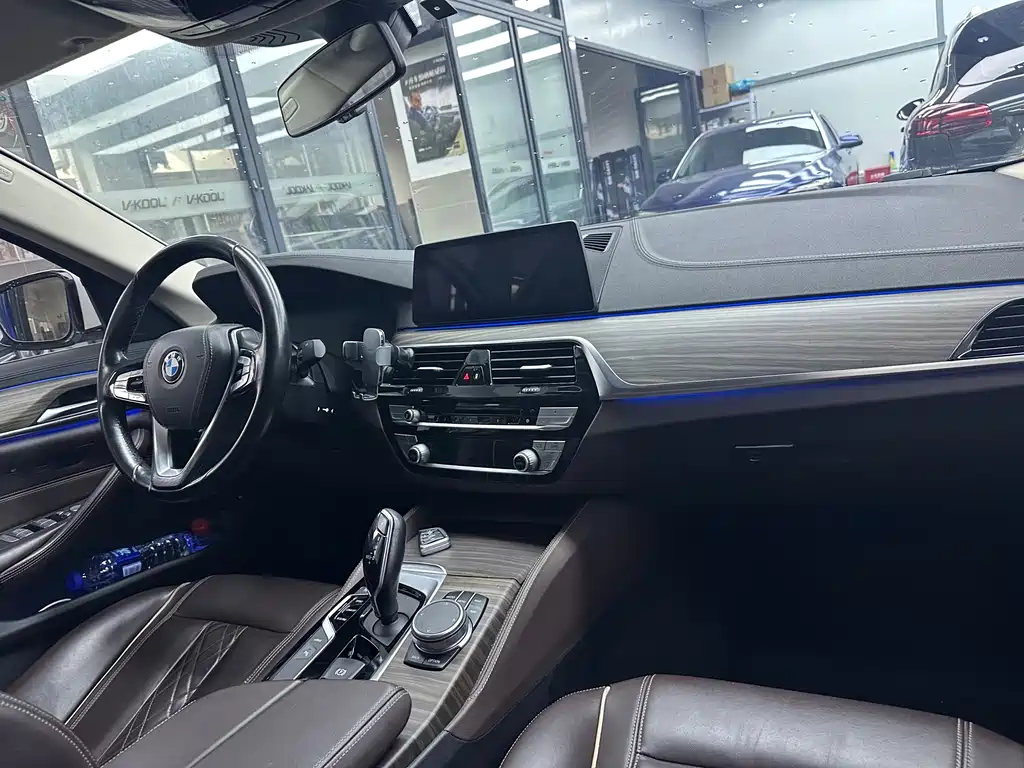BMW 5 Series New Energy 2019 — фото 14