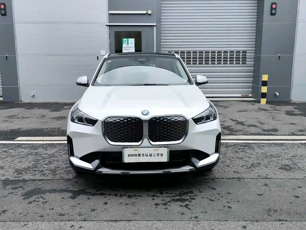 BMW iX1 2025 — фото 13