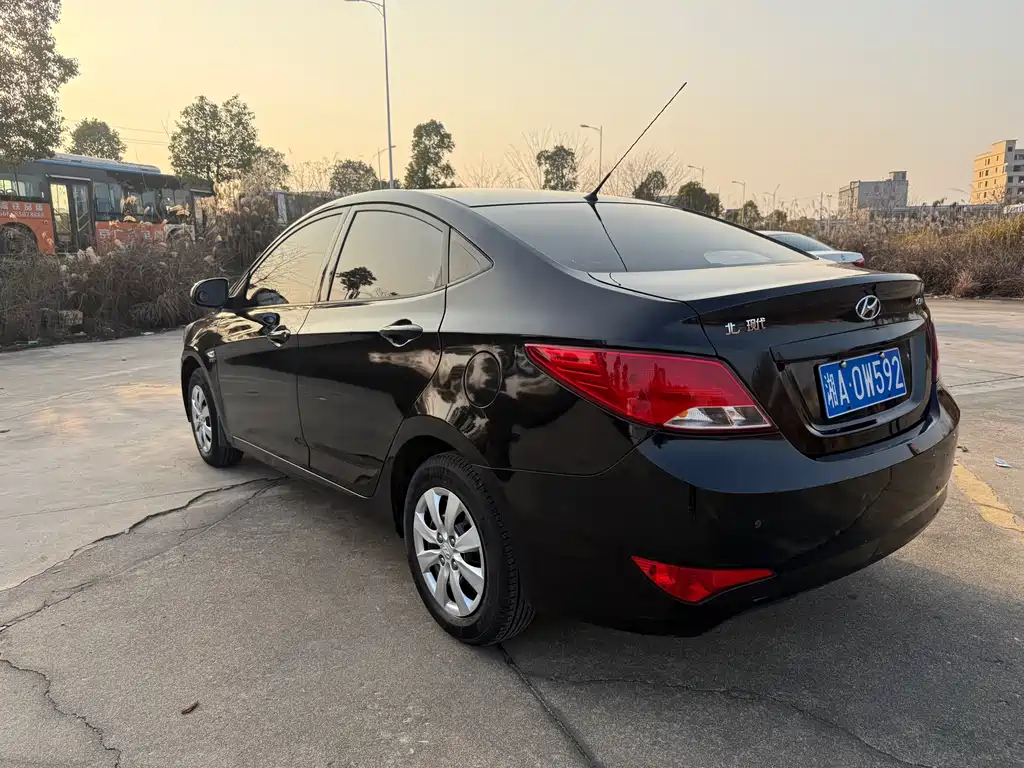 Hyundai Verna 2015 — фото 6