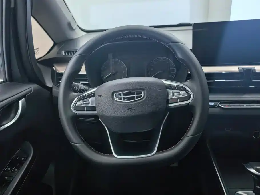Geely Vision X3 2021 — фото 15