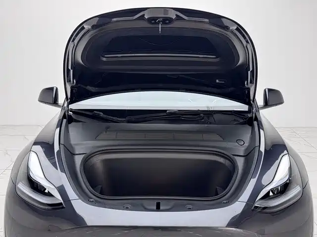 Tesla Model Y 2024 — фото 17