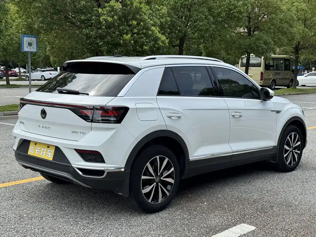 Volkswagen T-Roc 2023 — фото 3