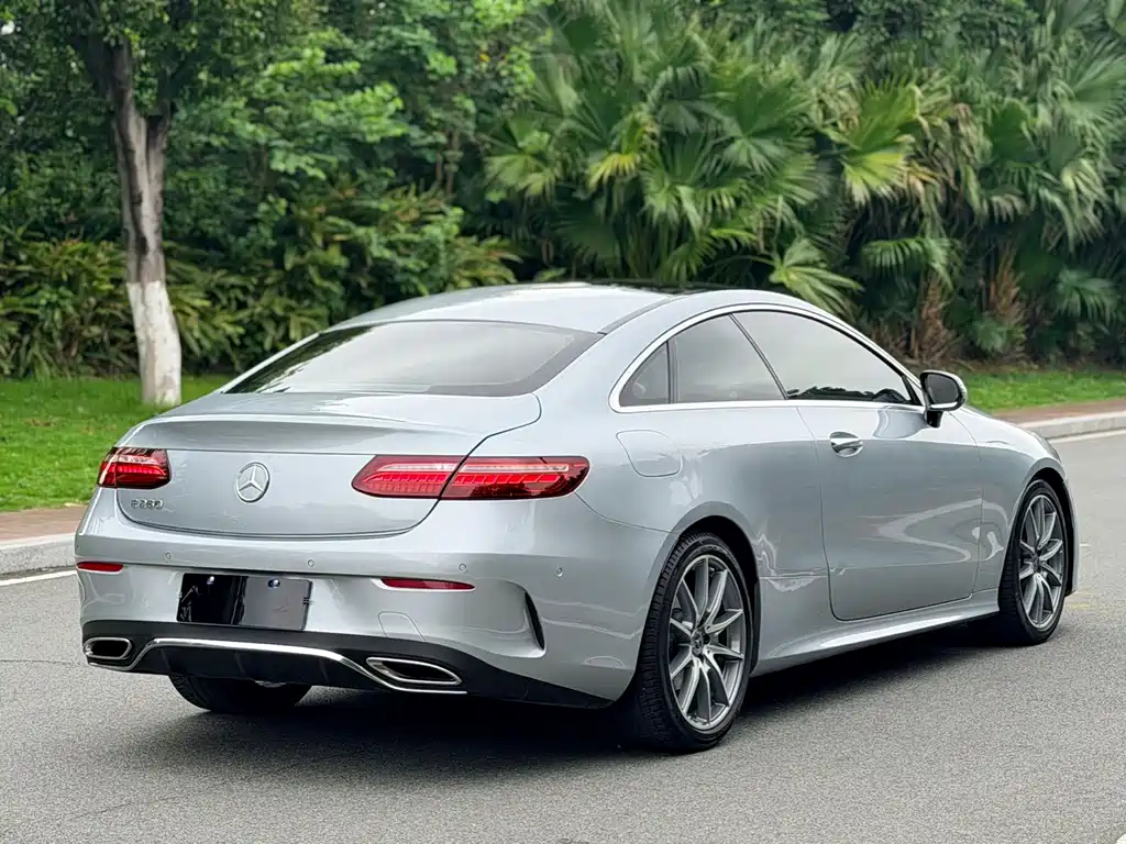 Mercedes-Benz E-Class 2022 — фото 18