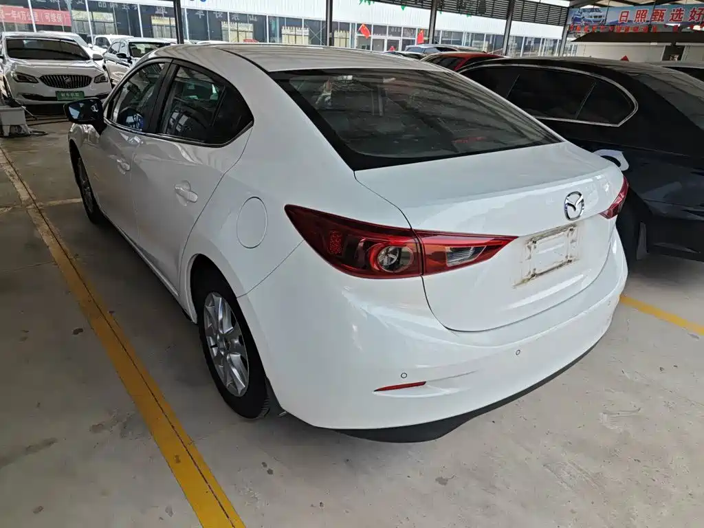 Mazda 3 Axela 2018 — фото 23