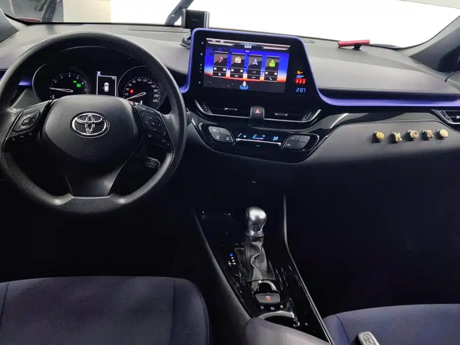 Toyota C-HR 2019 — фото 12