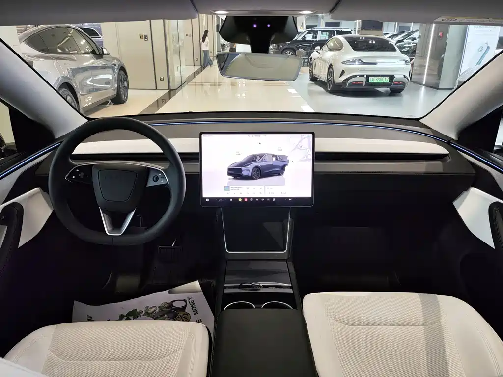 Tesla Model Y L 2025