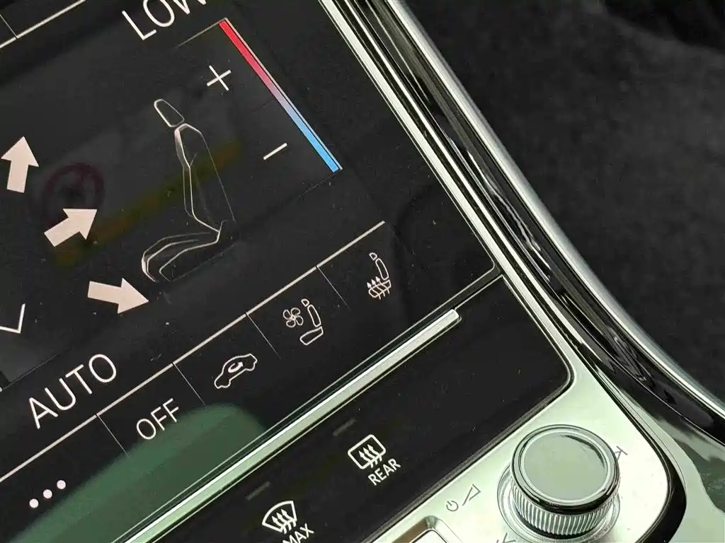 Audi A8 2023 — фото 18