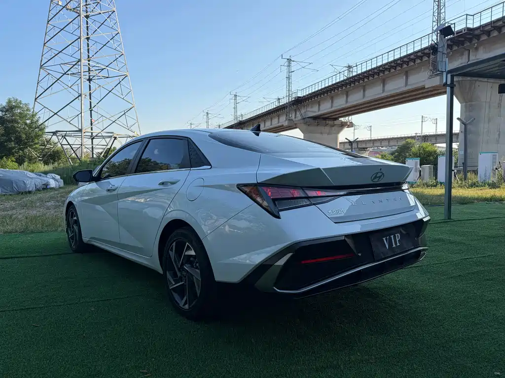 Hyundai Elantra 2023